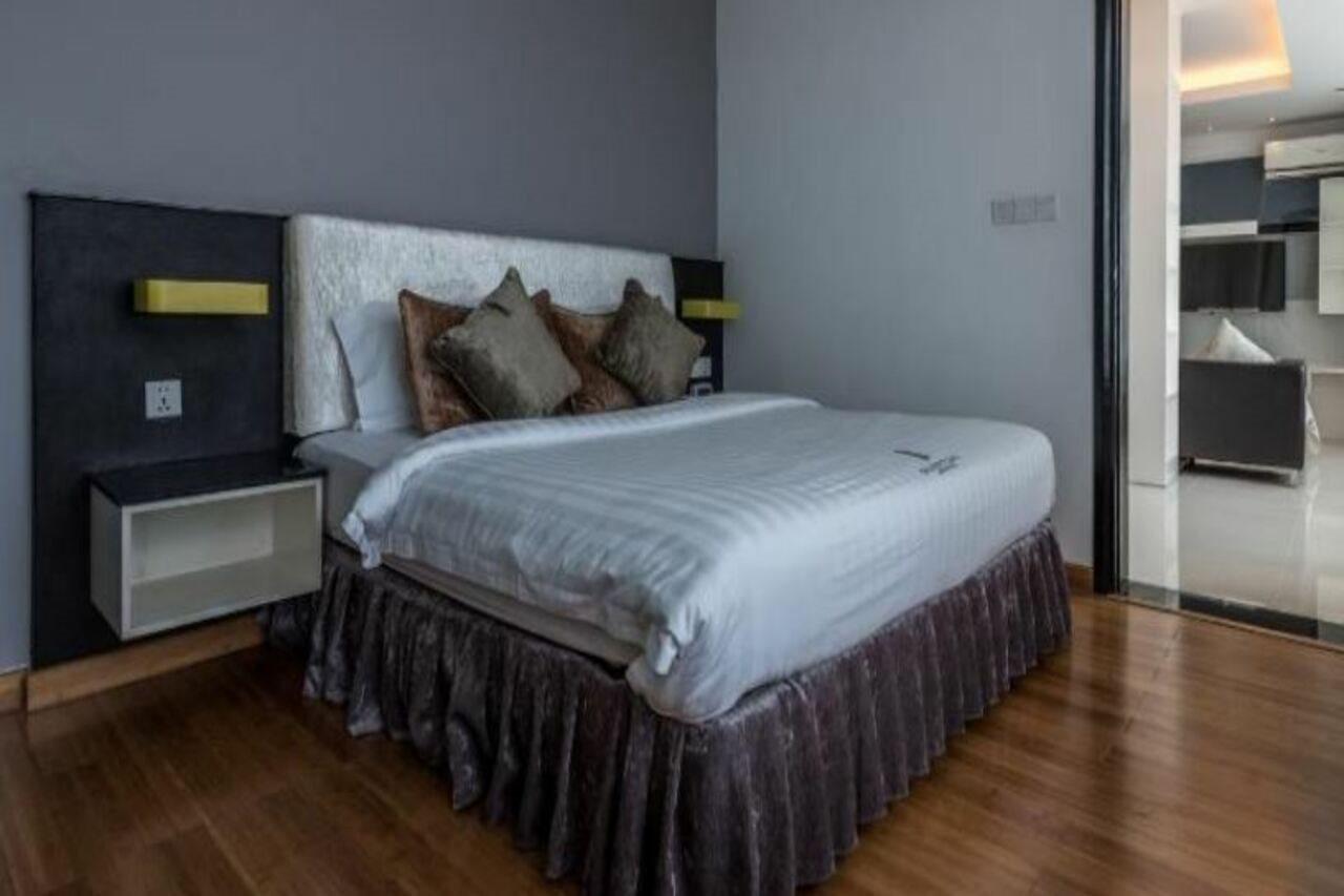 นากี สวีท แอท ซิลเวอร์ทาวน์ Hotel พนมเปญ ภายนอก รูปภาพ