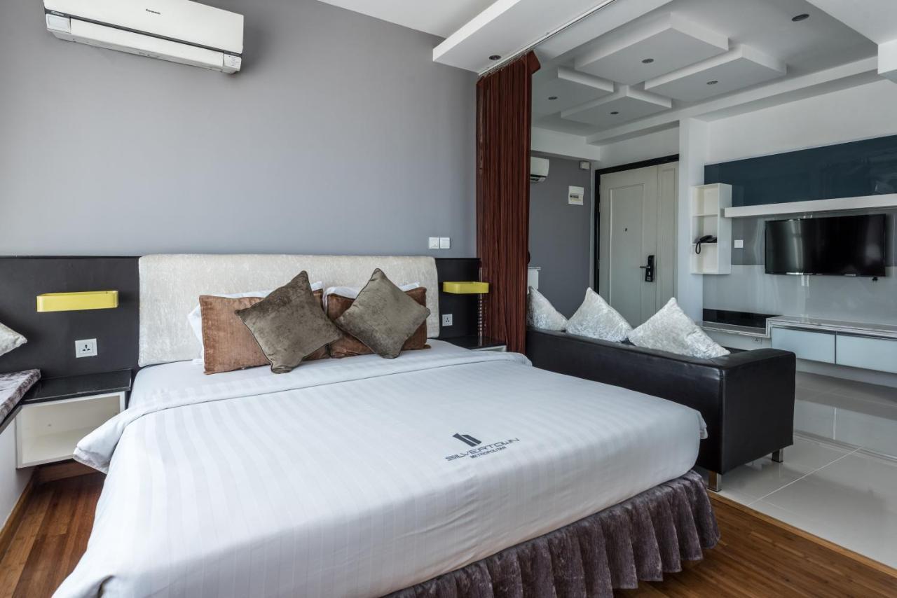 นากี สวีท แอท ซิลเวอร์ทาวน์ Hotel พนมเปญ ภายนอก รูปภาพ