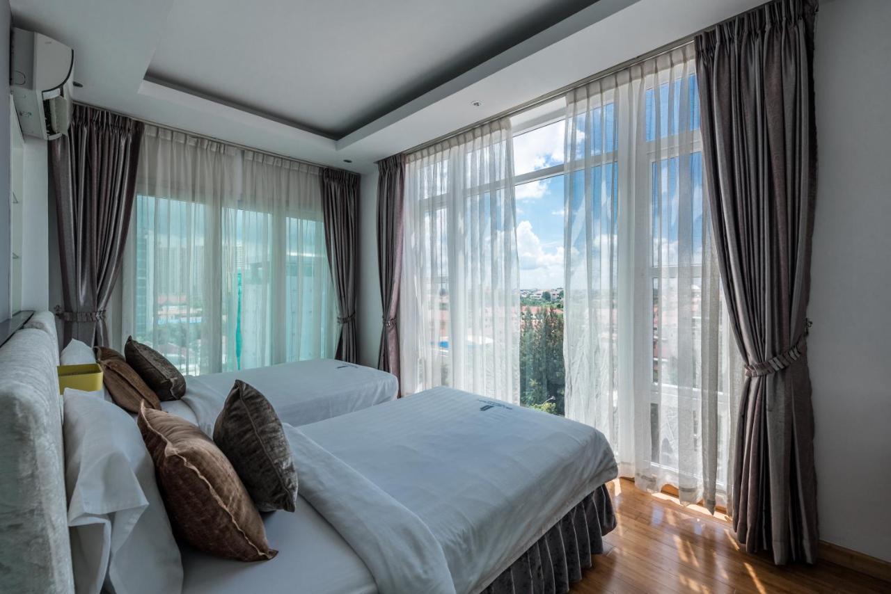 นากี สวีท แอท ซิลเวอร์ทาวน์ Hotel พนมเปญ ภายนอก รูปภาพ