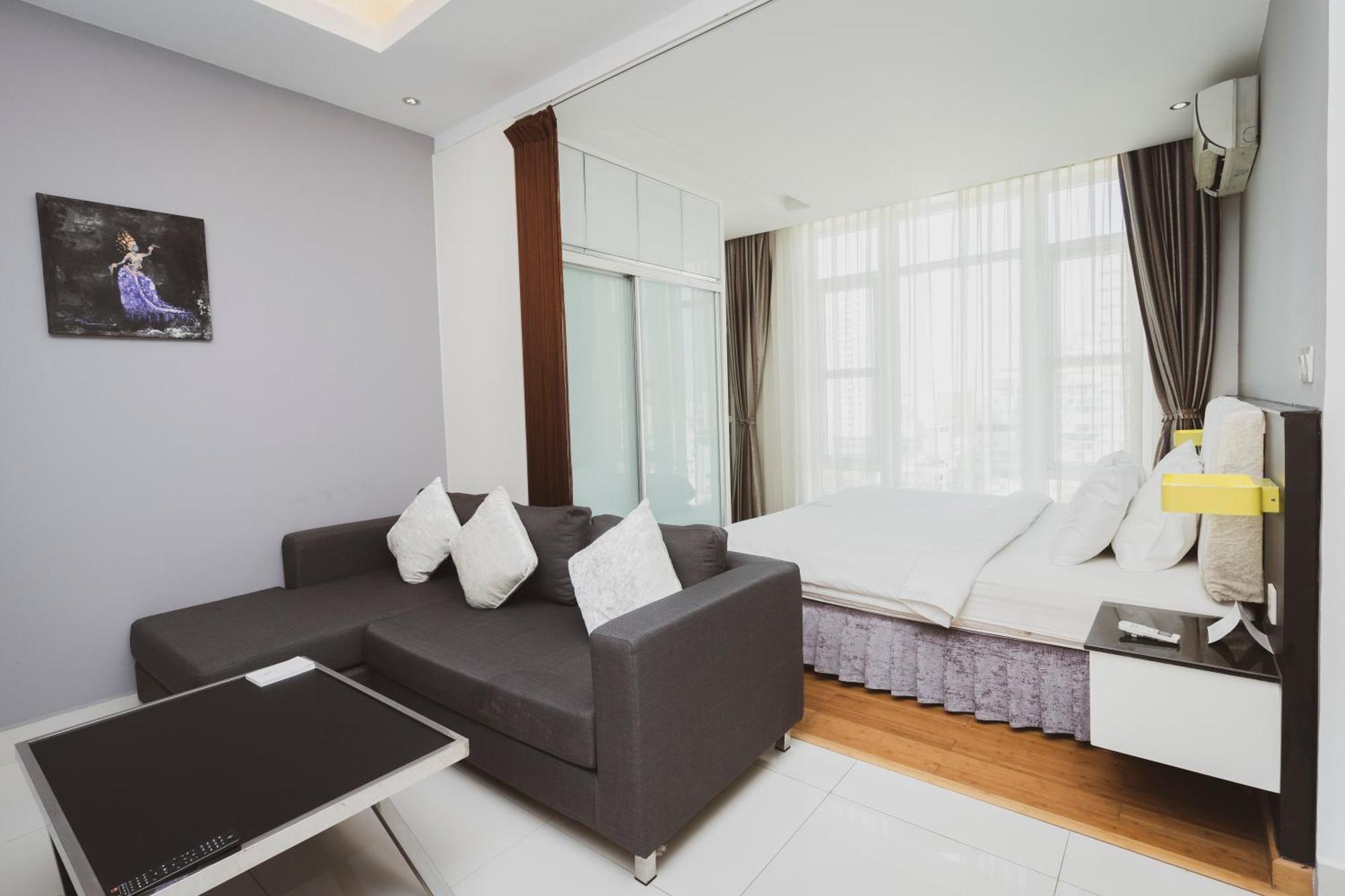 นากี สวีท แอท ซิลเวอร์ทาวน์ Hotel พนมเปญ ภายนอก รูปภาพ