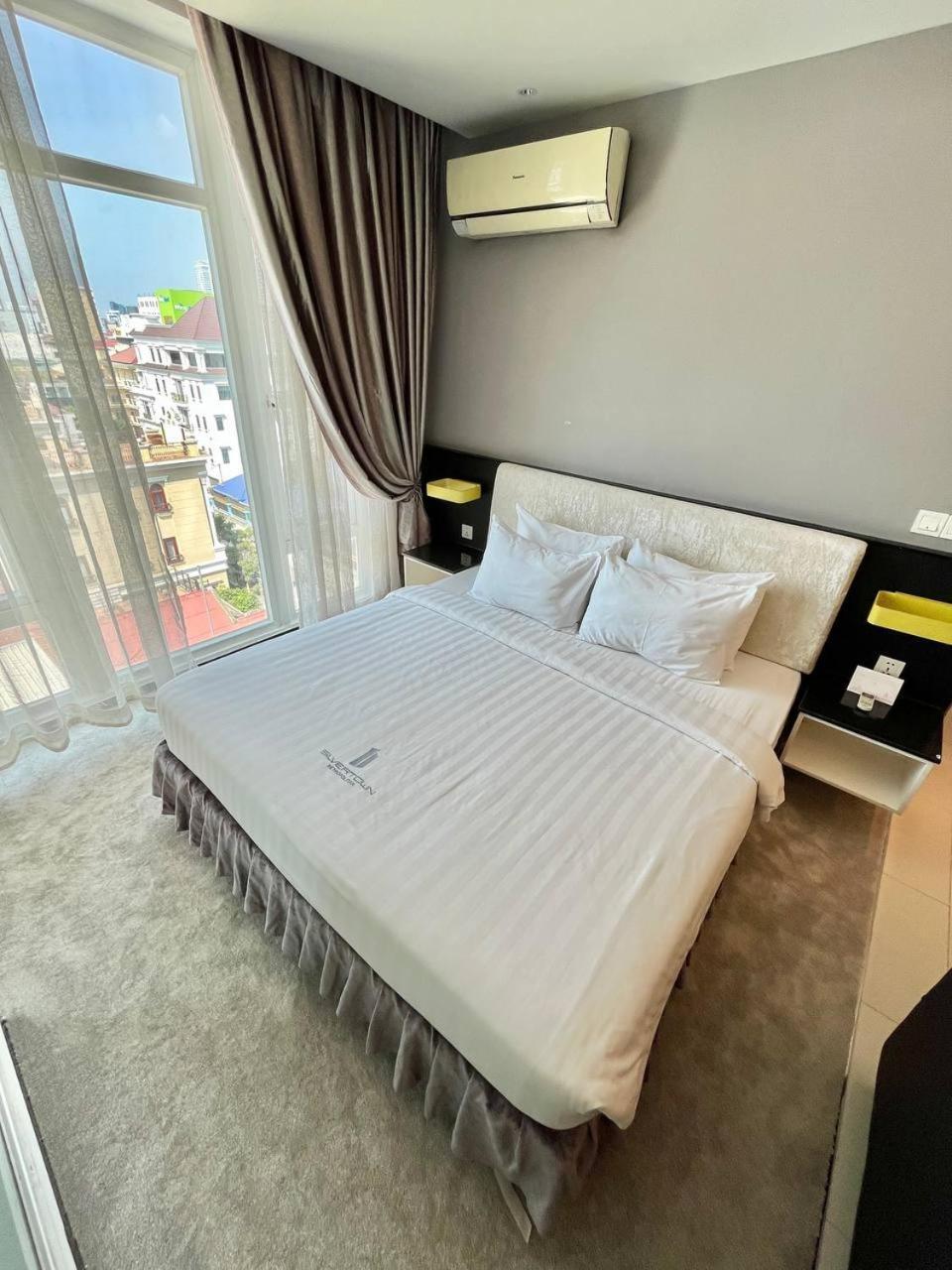 นากี สวีท แอท ซิลเวอร์ทาวน์ Hotel พนมเปญ ภายนอก รูปภาพ